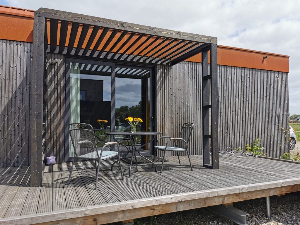 Terras buiten Studio de Logeerruimte